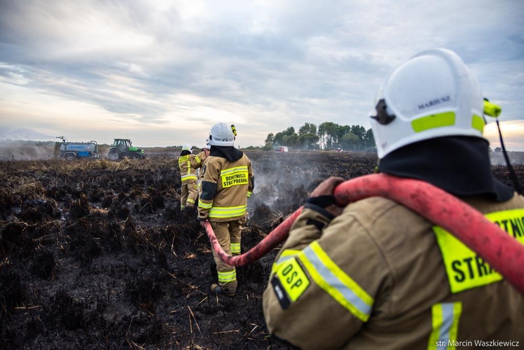 Warunki terenowe utrudniały prowadzenie akcji gaśniczej