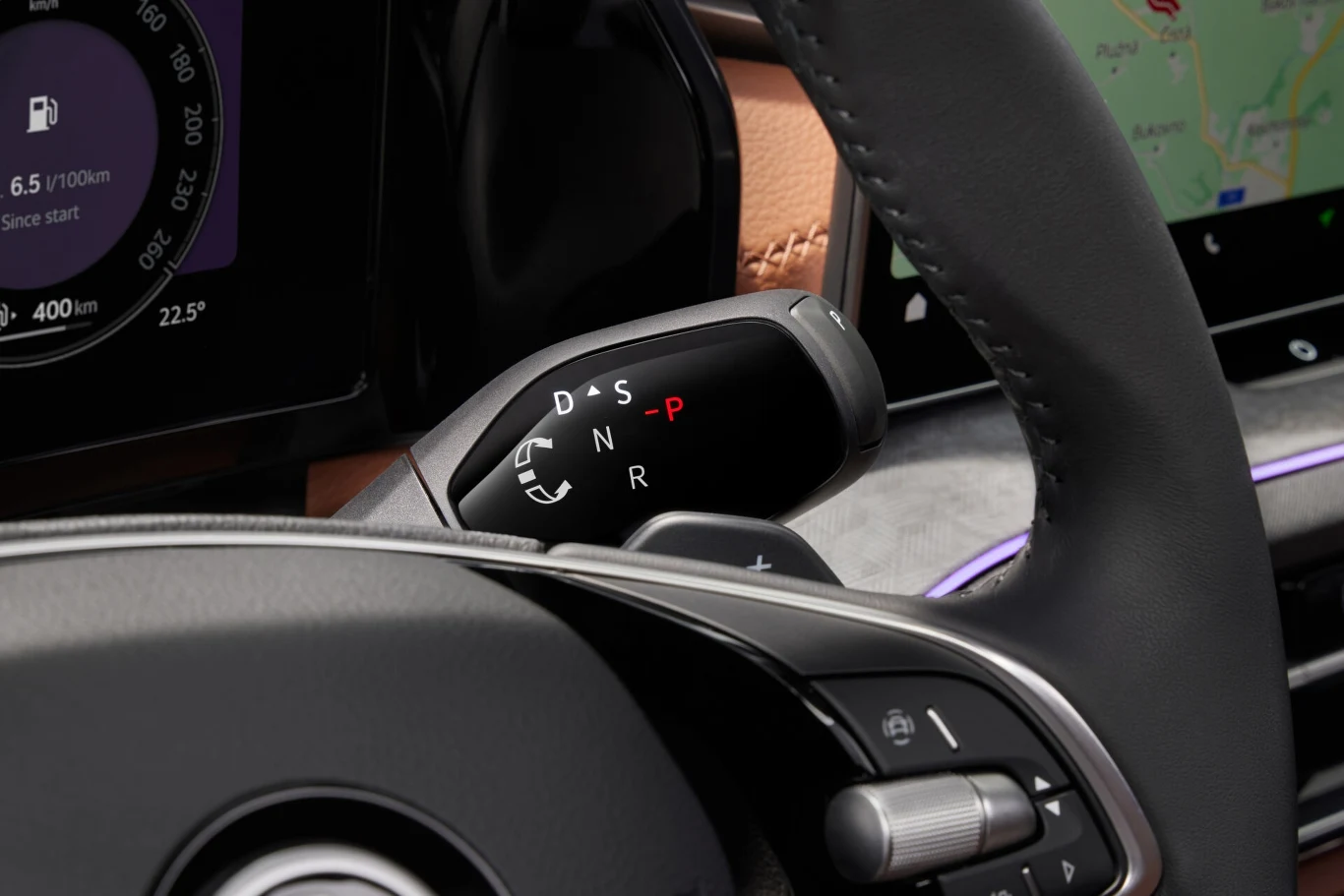 Dźwignia zmiany biegów trafiła za kierownicę