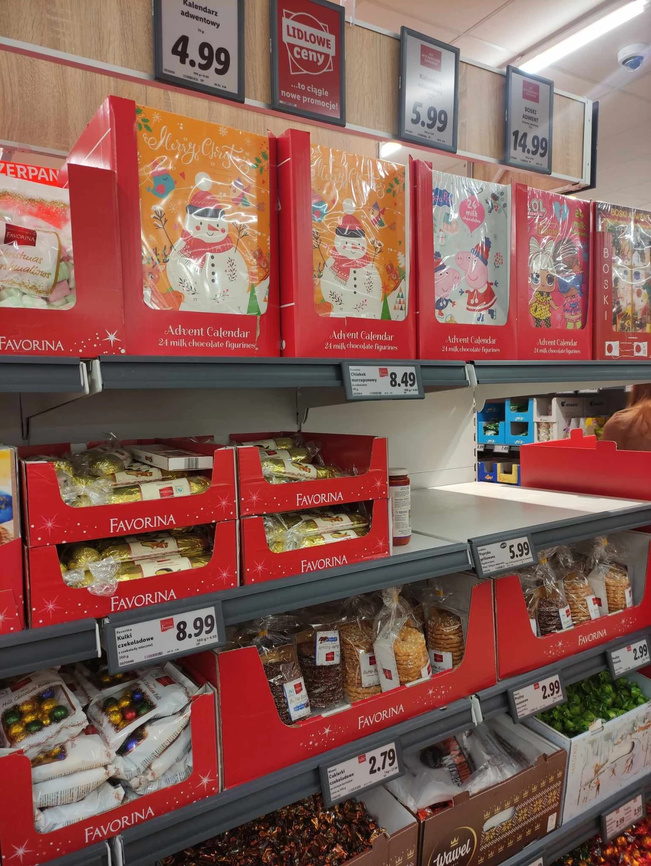 W sklepach Lidla można już znaleźć pierwsze produkty świąteczne. Wśród nich kalendarze adwentowe