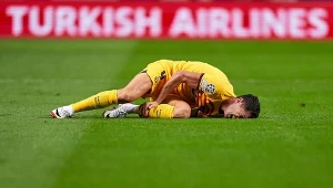 Dramat. Lewandowski kontuzjowany. Musiał opuścić boisko po faulu rywala