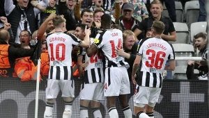 Piłkarze Newcastle United przeciwko PSG