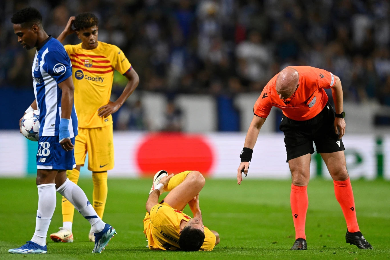 Robert Lewandowski doznał kontuzji w meczu z FC Porto