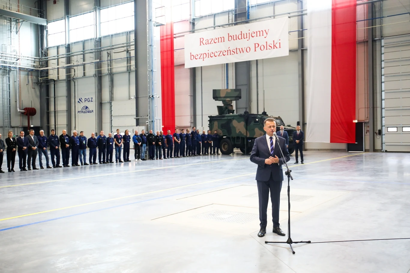 Minister Mariusz Błaszczak otworzył halę w Kobyłce. To część projektu inwestycyjnego PGZ Minister Mariusz Błaszczak otworzył halę w Kobyłce. To część projektu inwestycyjnego PGZ