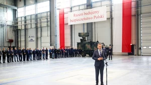 Minister Mariusz Błaszczak otworzył halę w Kobyłce. To część projektu inwestycyjnego PGZ