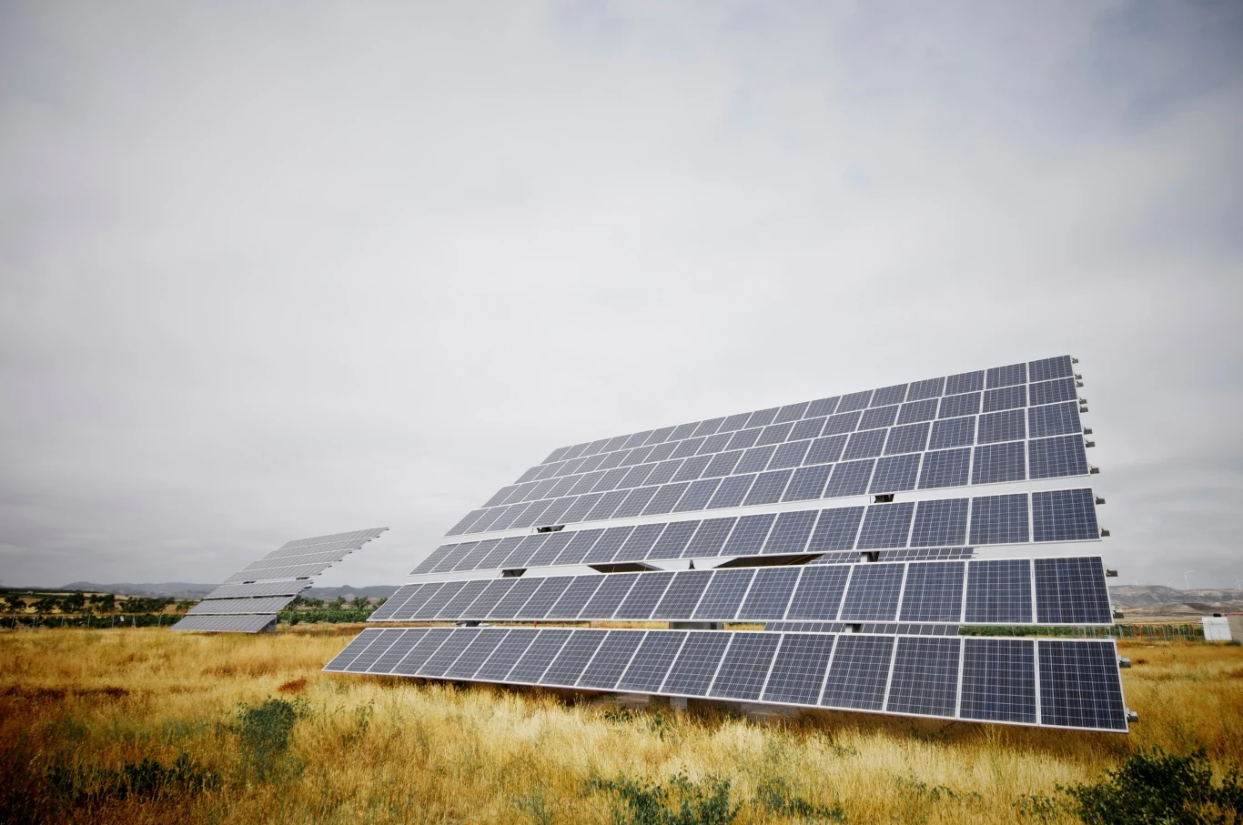 Czy panele fotowoltaiczne produkują energię w pochmurne dni? Ekspert rozwiewa wszelkie wątpliwości Czy panele fotowoltaiczne produkują energię w pochmurne dni? Ekspert rozwiewa wszelkie wątpliwości