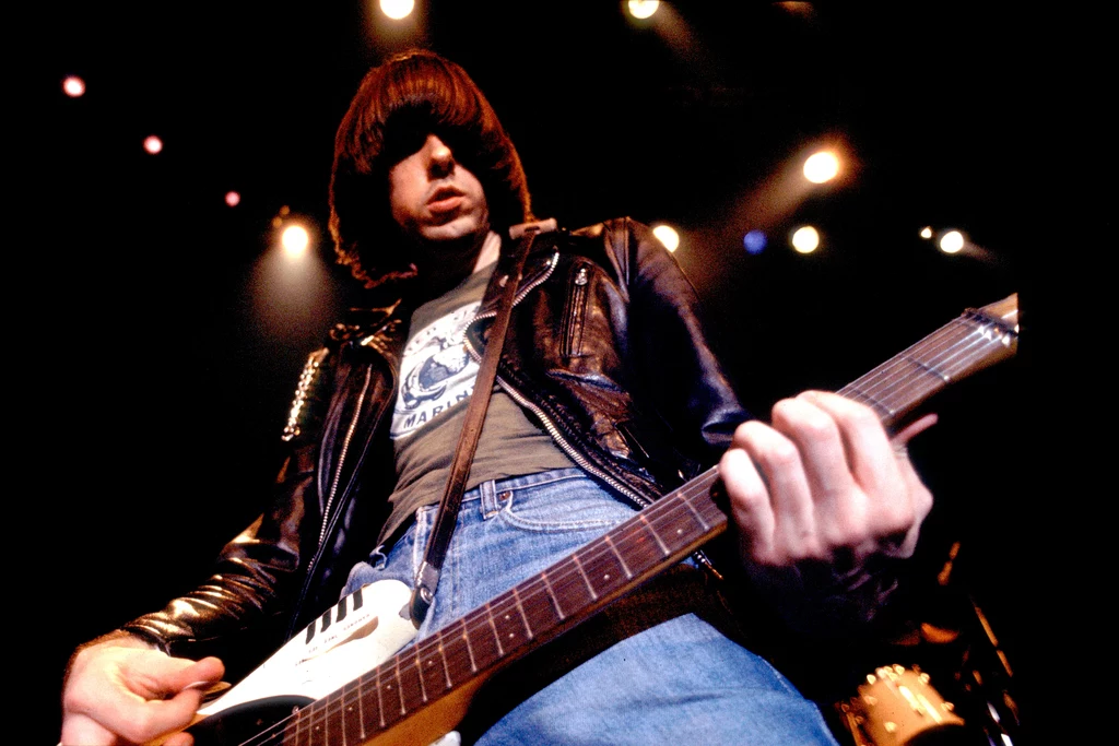 Johnny Ramone nazywany jest prekursorem punku