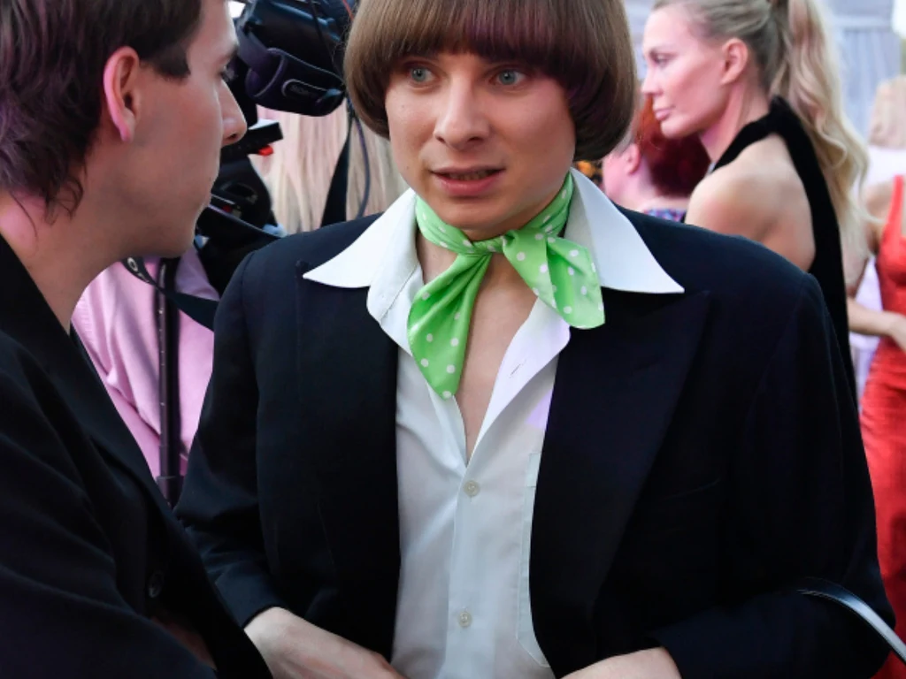 Ralph Kaminski w końcu ściągnął perukę. Tak wygląda bez charakterystycznej fryzury. Fani oniemieli Ralph Kaminski w końcu ściągnął perukę. Tak wygląda bez charakterystycznej fryzury. Fani oniemieli