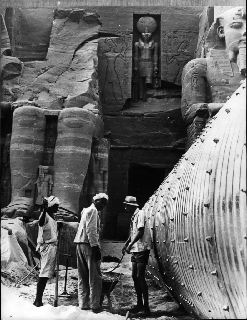 Abu Simbel. Robotnicy podczas prac konserwatorskich, 1964 rok 