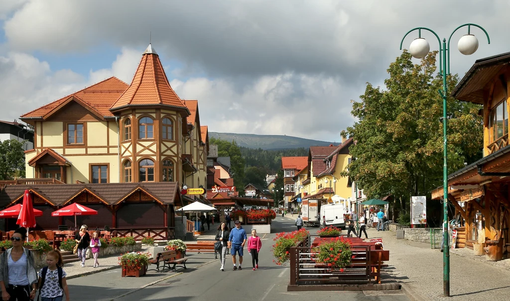 W centrum Karpacza nie brak klimatycznych restauracji serwujących wyśmienite regionalne jak i egzotyczne potrawy