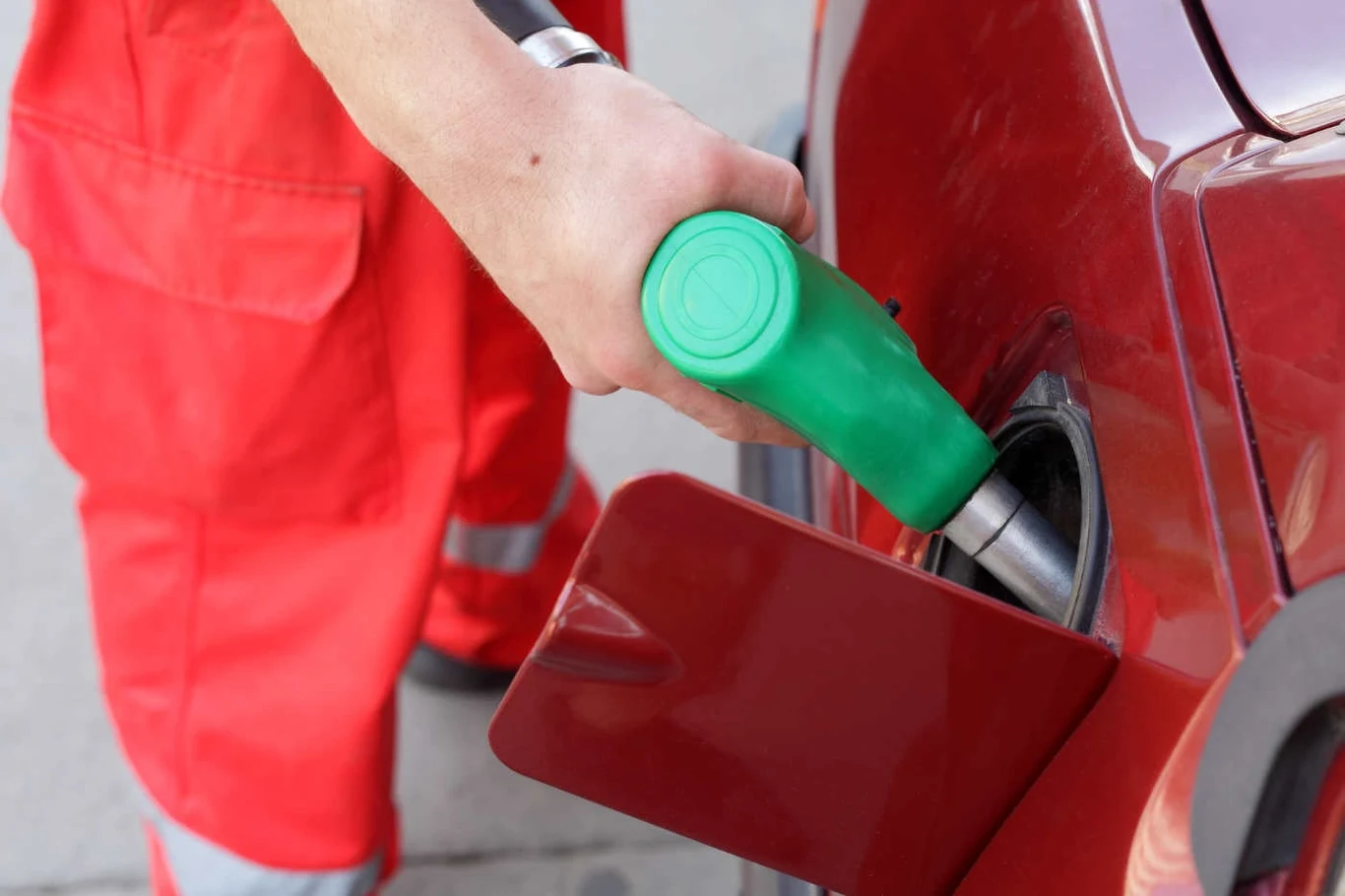 Jest kilka sposobów na to, by rzadziej odwiedzać stacje paliw Jest kilka sposobów na to, by rzadziej odwiedzać stacje paliw