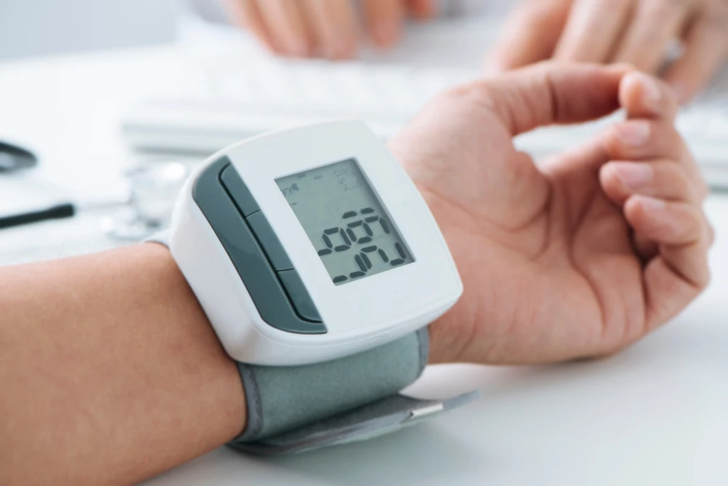 Do nadciśnienia mogą przyczyniać się choroby nerek, choroby układu nerwowego ale też nałogowe palenie tytoniu Do nadciśnienia mogą przyczyniać się choroby nerek, choroby układu nerwowego ale też nałogowe palenie tytoniu