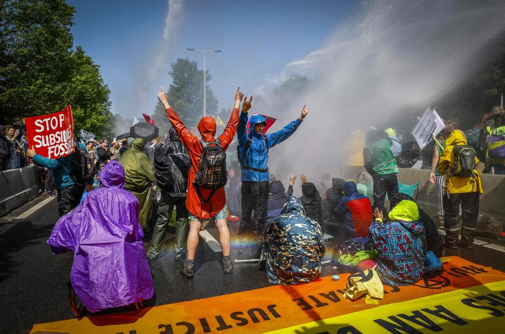 Działacze wstrzymują blokady dróg, bo parlament zajął się wnioskiem o wstrzymanie ulg podatkowych dla branży paliwowej