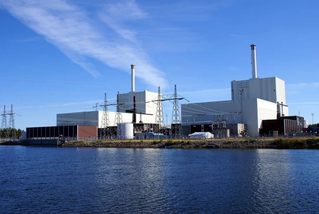 Szwecja chce zwiększyć ilość energii produkowanej w elektrowniach jądrowych. W tym celu rząd przedstawił projekt ustawy, która ma przyspieszyć inwestycje w nowe moce z atomu. Na zdjęciu: Forsmark, największa elektrownia jądrowa w Szwecji
