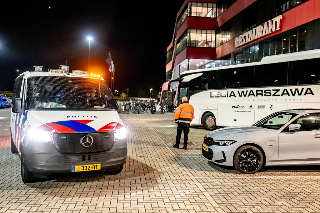 Piłkarze Legii po meczu z AZ Alkmaar nie mogli odjechać autokarem na lotnisko