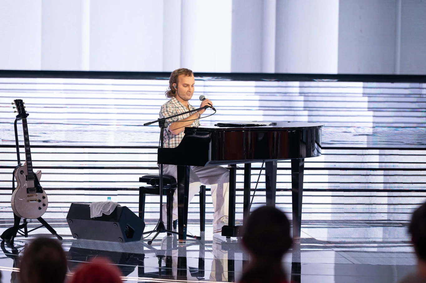 "Twoja Twarz Brzmi Znajomo". Kuba Szmajkowski jako Phil Collins "Twoja Twarz Brzmi Znajomo". Kuba Szmajkowski jako Phil Collins