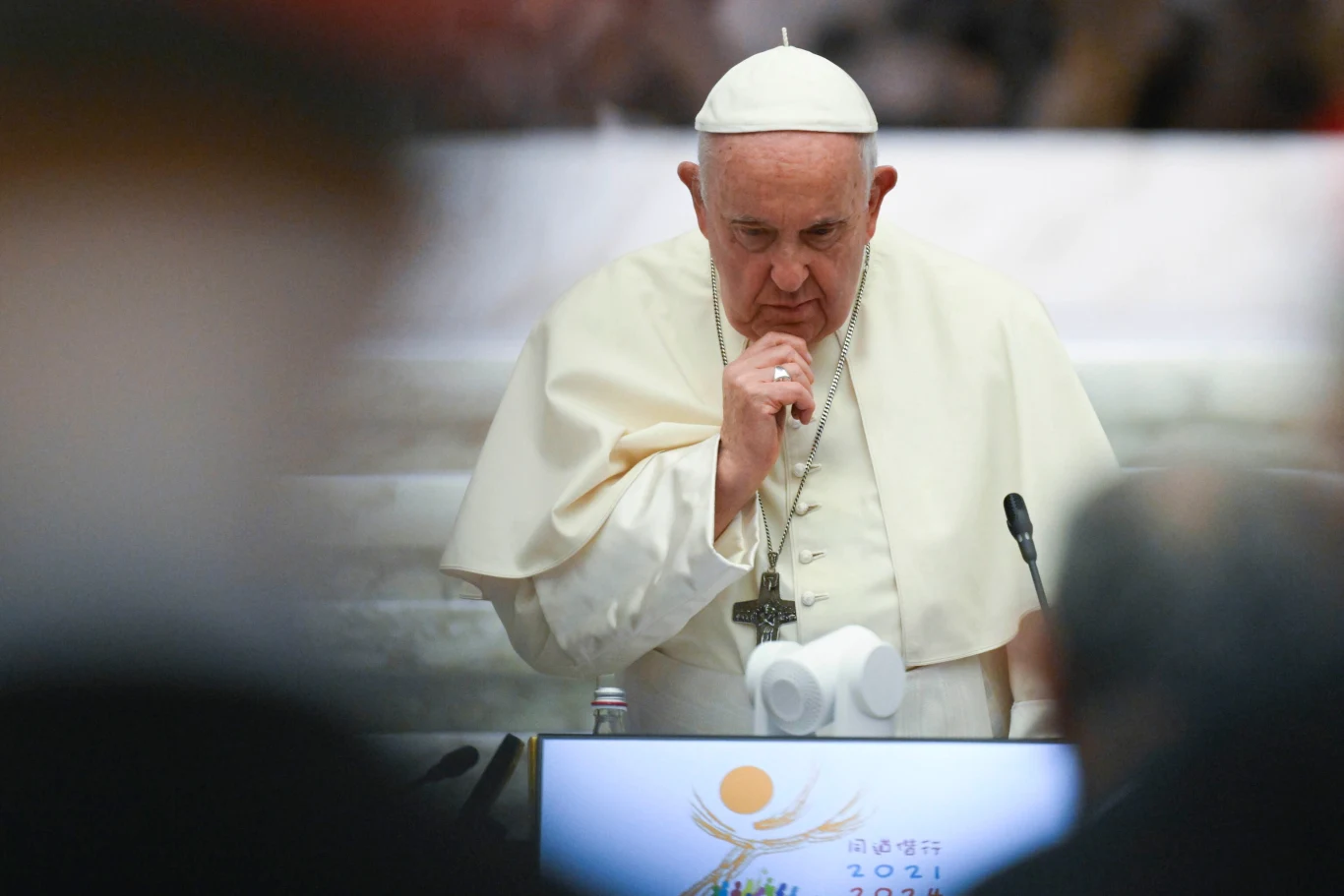 Papież Franciszek modli się o pokój Papież Franciszek modli się o pokój