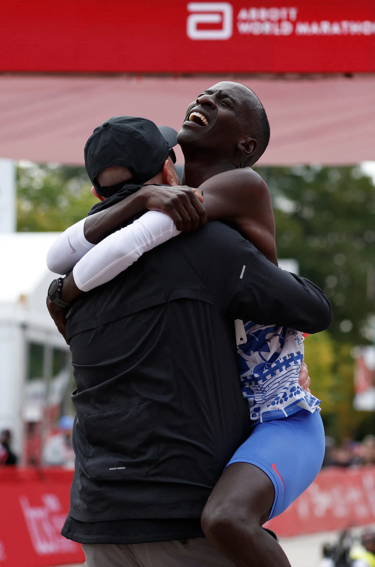 Radość Kelvina Kiptuma na mecie maratonu w Chicago Radość Kelvina Kiptuma na mecie maratonu w Chicago