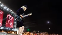 Na czele AC/DC nieustająco stoi gitarzysta Angus Young. 68-letni obecnie muzyk pokazał się po dłuższej przerwie z siwymi włosami.