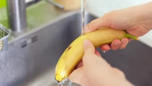 Niepozorny błąd, przez który banan staje się trujący. Popełnia go wiele osób