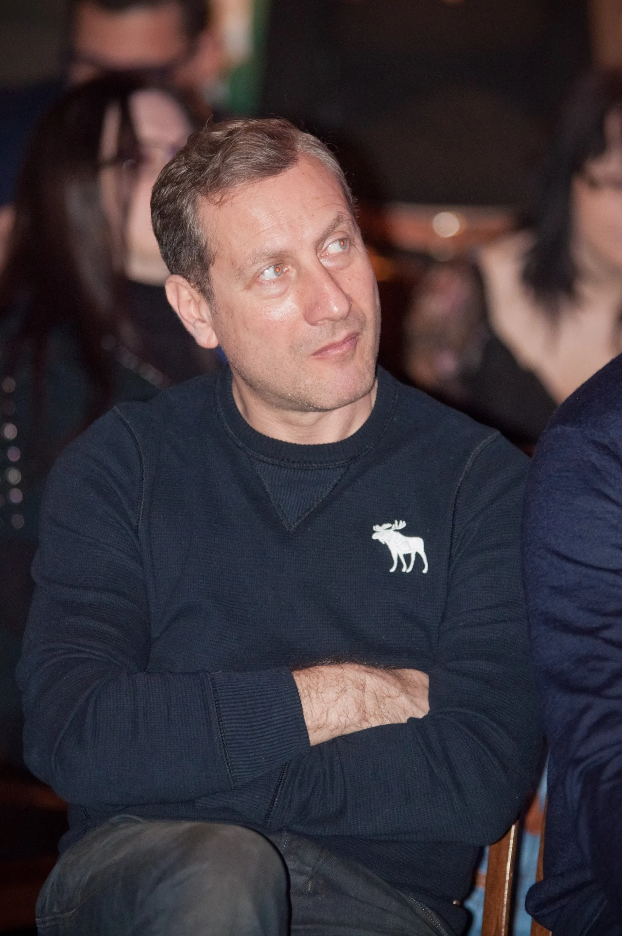 Wojciech Jagielski jest dziennikarzem, perkusistą, prezenterem radiowym i telewizyjnym, a z wykształcenia lekarzem. Wojciech Jagielski jest dziennikarzem, perkusistą, prezenterem radiowym i telewizyjnym, a z wykształcenia lekarzem.