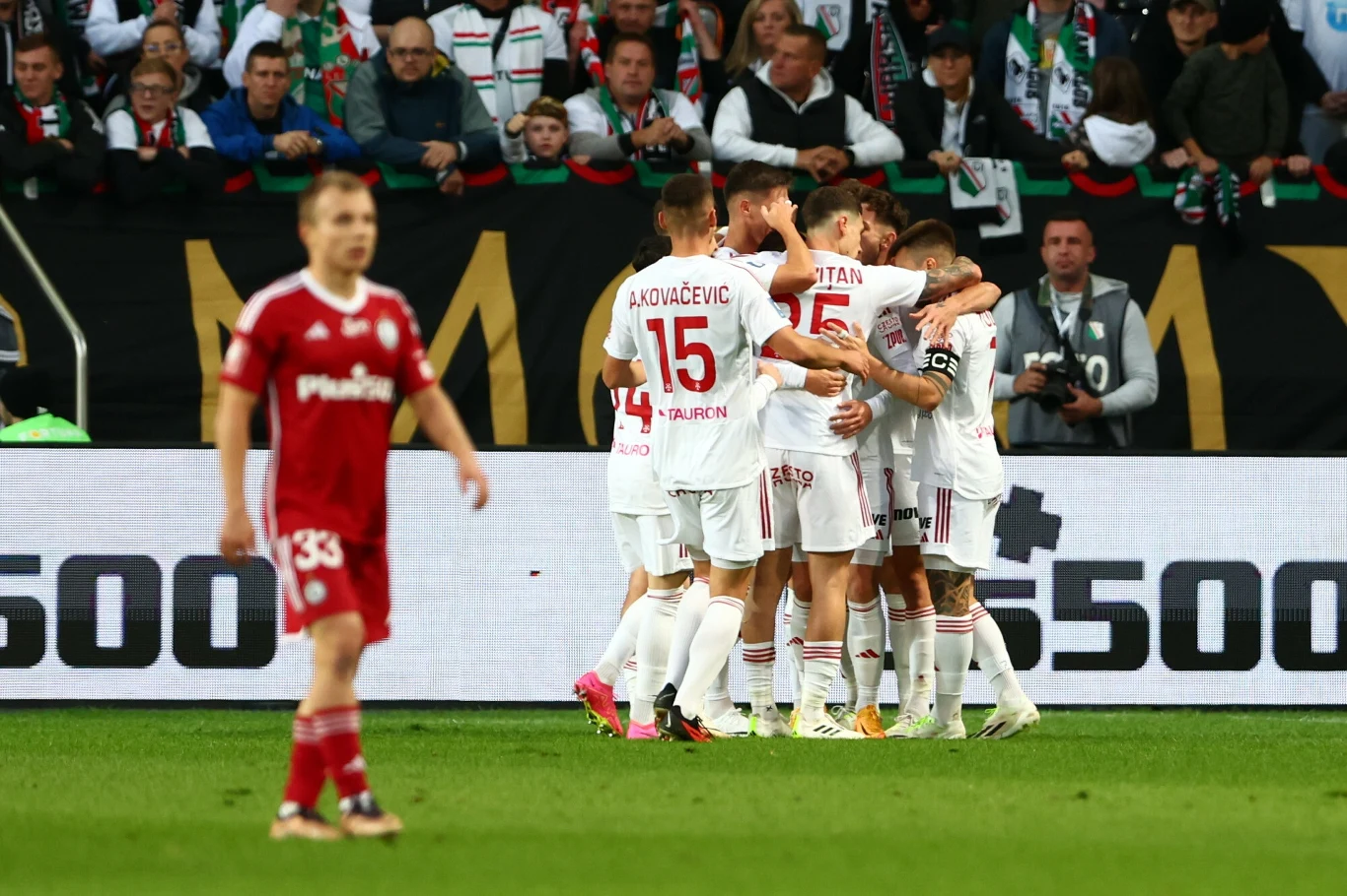 Legia Warszawa przegrała na własnym stadionie z Rakowem Częstochowa