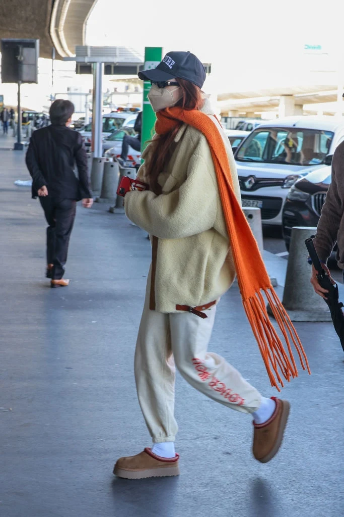 Piękna Gigi Hadid w "brzydkich butach" mules shoes