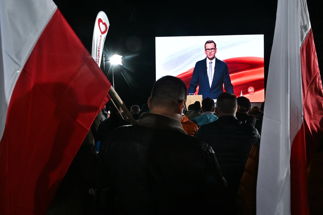 Widzowie przed studiem, w którym odbywała się debata wyborcza Widzowie przed studiem, w którym odbywała się debata wyborcza