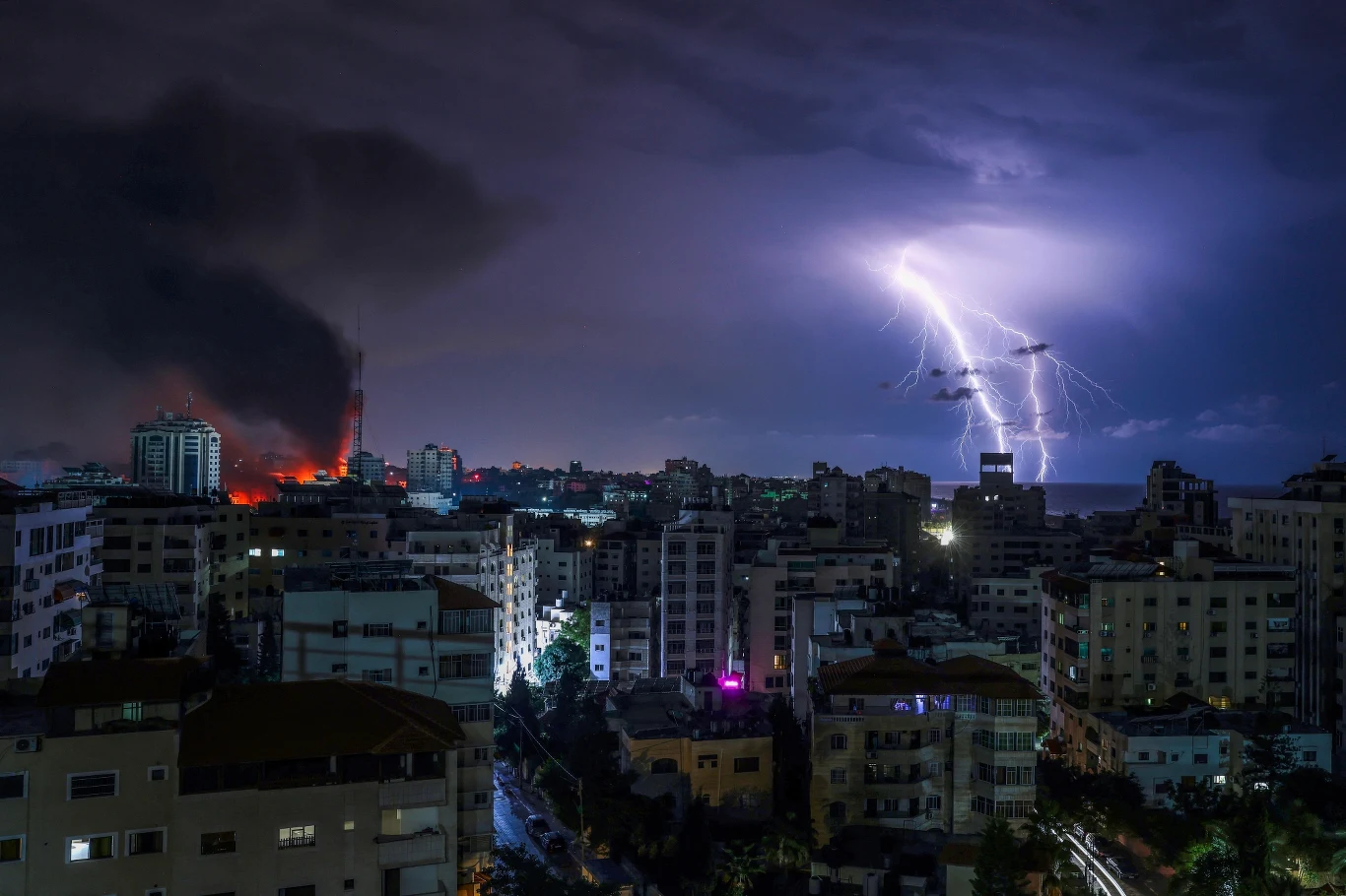 Strefa Gazy podczas nocnych ataków odwetowych izraelskiej armii Strefa Gazy podczas nocnych ataków odwetowych izraelskiej armii