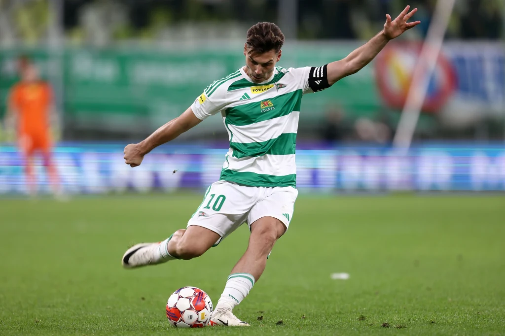 Luis Fernandez, kapitan Lechii Gdańsk, jest wyłączony z gry przez kontuzję do końca roku Luis Fernandez, kapitan Lechii Gdańsk, jest wyłączony z gry przez kontuzję do końca roku