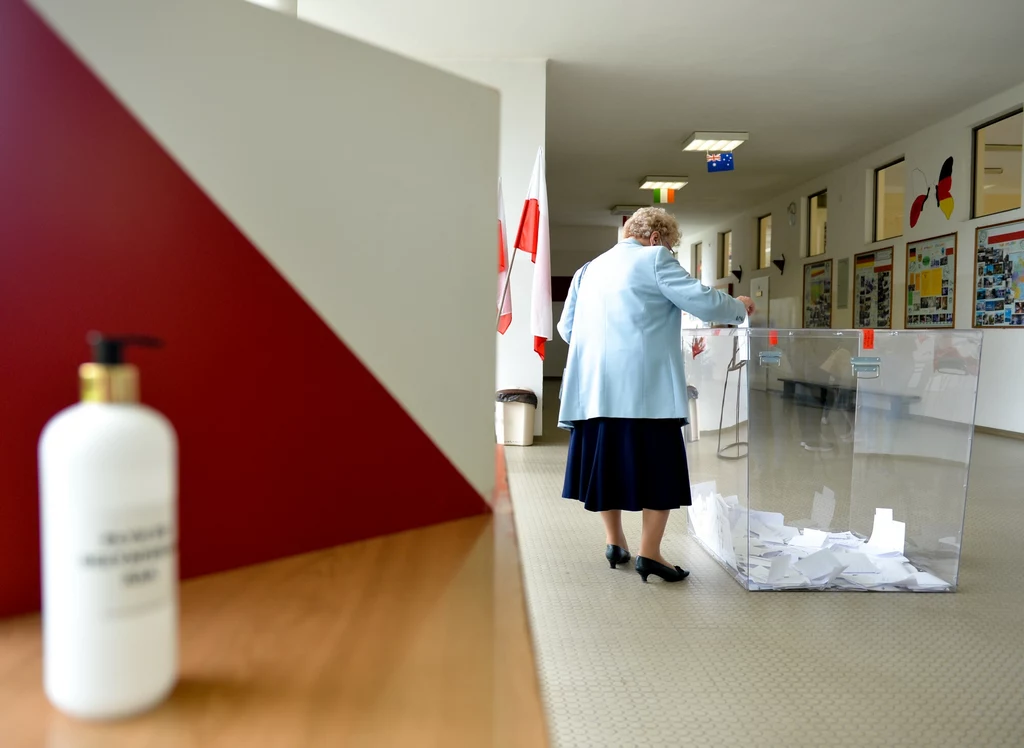 Kobiety w wieku senioralnym są potężną siłą wyborczą, o którą chcą zawalczyć wszystkie partie 