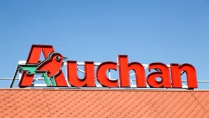 Auchan ma dla klientów niespodziankę. W sklepach trzeba użyć telefonu.