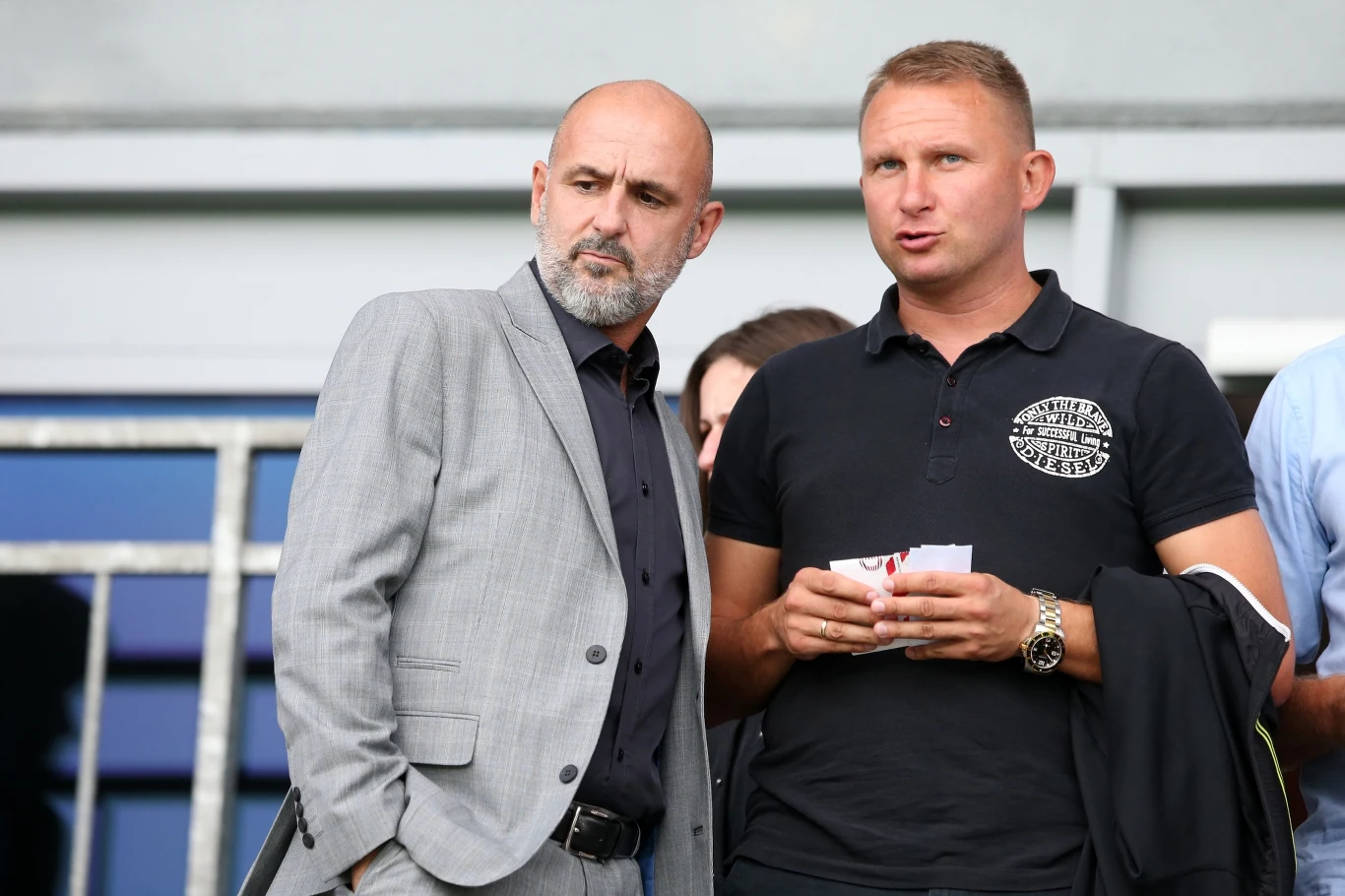 Trenerzy Michał Probierz z Krzysztofem Brede podczas jednego z meczów ligowych na stadionie Cracovii Trenerzy Michał Probierz z Krzysztofem Brede podczas jednego z meczów ligowych na stadionie Cracovii