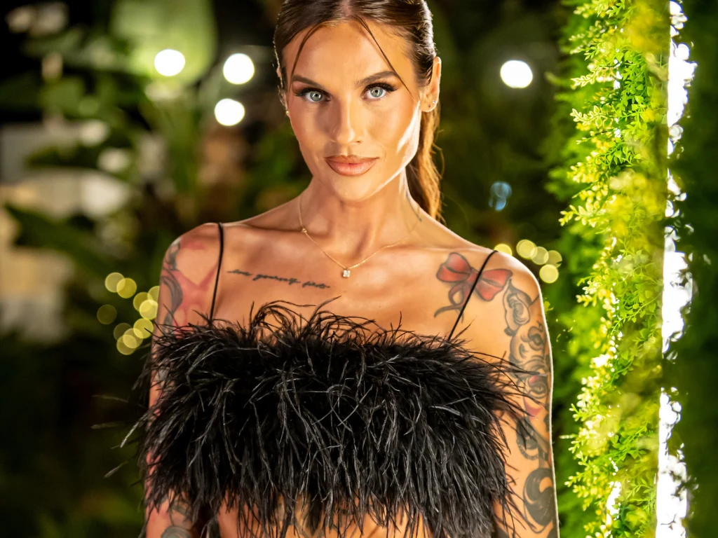 Love Island - Karolina Gilon Love Island - Karolina Gilon