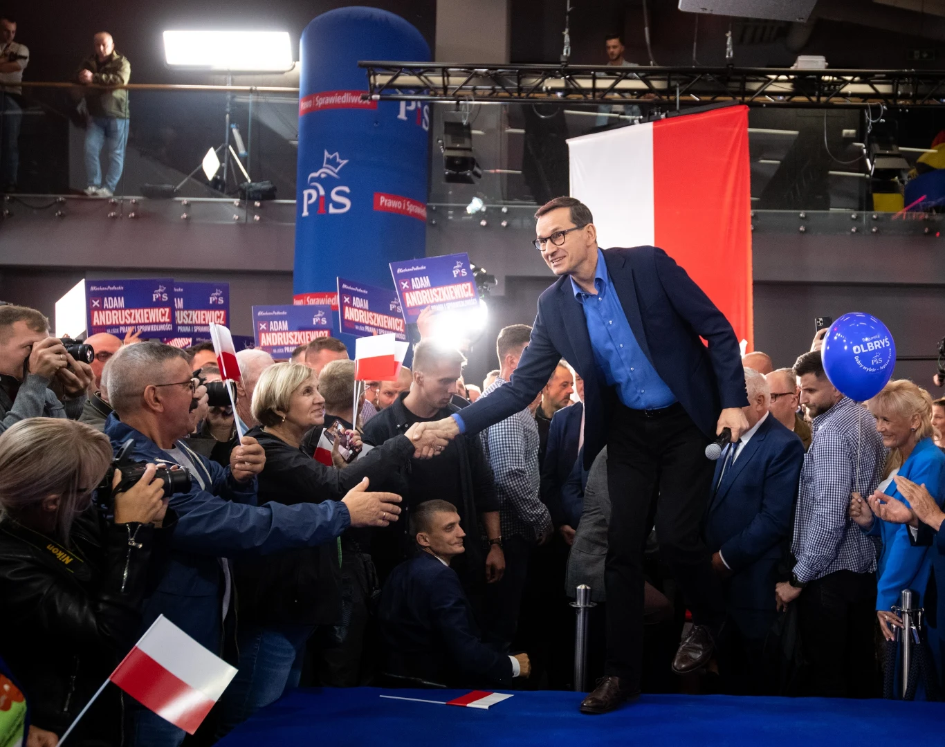 Premier Mateusz Morawiecki podczas spotkania z wyborcami w Łomży Premier Mateusz Morawiecki podczas spotkania z wyborcami w Łomży