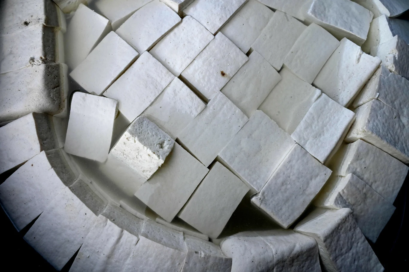 Tofu na bazie soi to jeden z najczęściej spożywanych przez wegan produktów