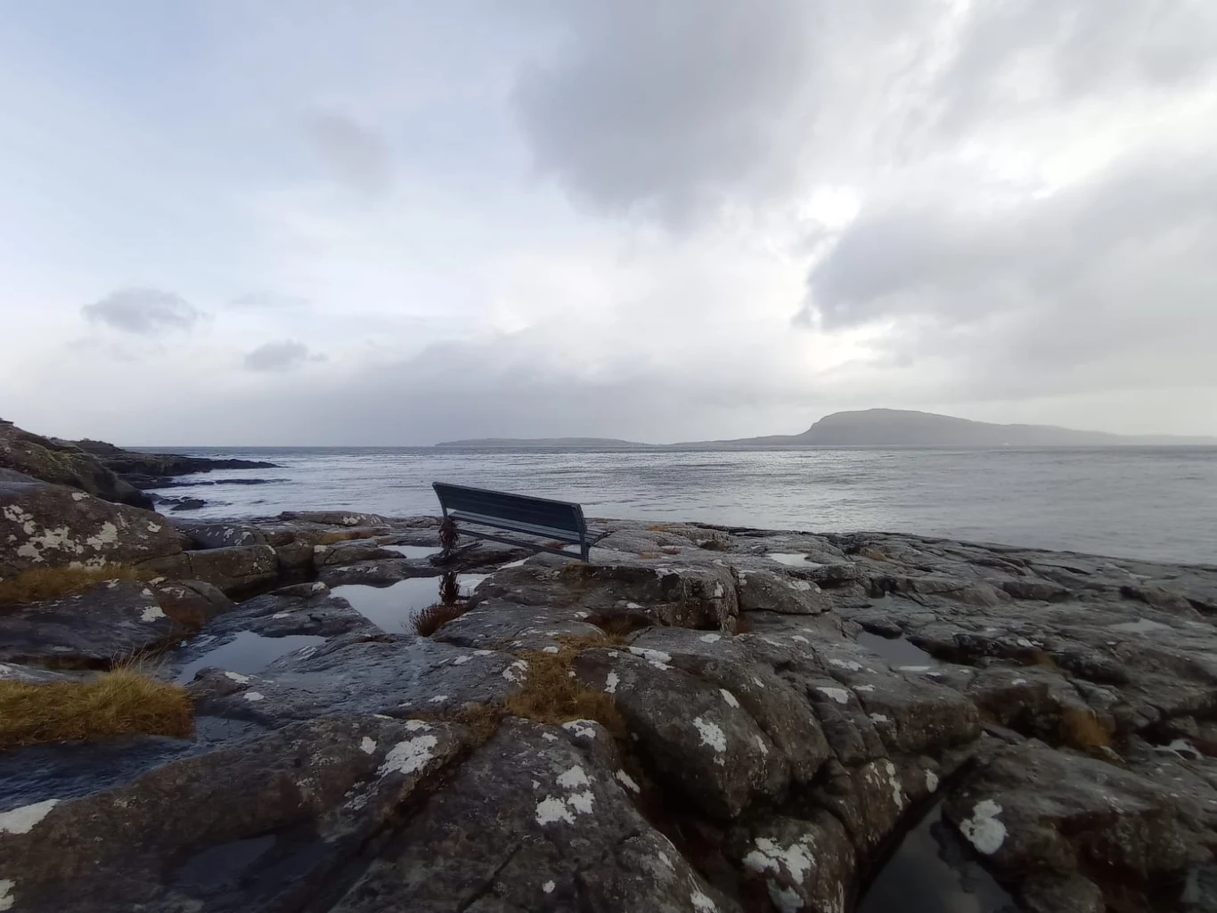 Widok z Fortu Skansin w Thorshavn na Atlantyk