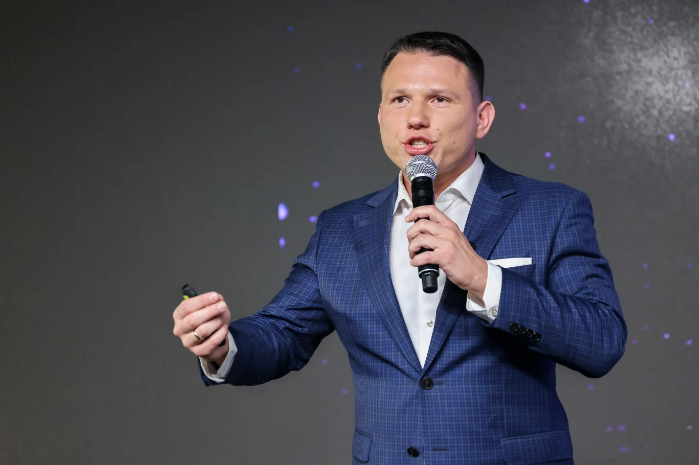 Slawomir Mentzen odżegnuje się od obarczonego błędami projektu Konfederacji dotyczącego podwyższenia kwoty wolnej od podatku Slawomir Mentzen odżegnuje się od obarczonego błędami projektu Konfederacji dotyczącego podwyższenia kwoty wolnej od podatku