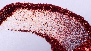 Unia Europejska wprowadza ograniczenia związane ze sprzedażą produktów zawierających mikrodrobiny plastiku.