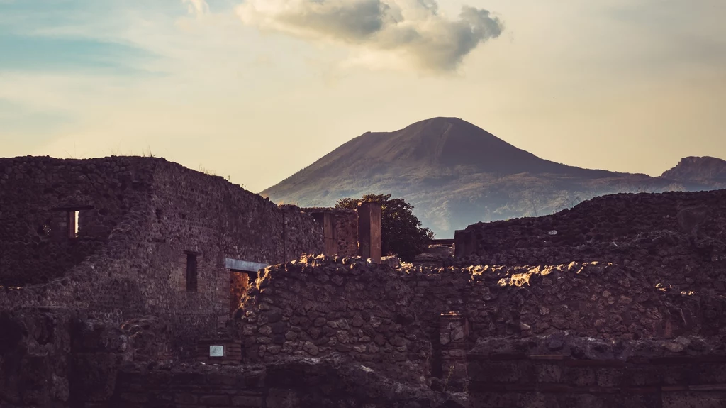 Mimo że katastrofa w Pompejach wydarzyła się prawie dwa tysiące lat temu, to wulkan Wezuwiusz nadal może stanowić zagrożenie