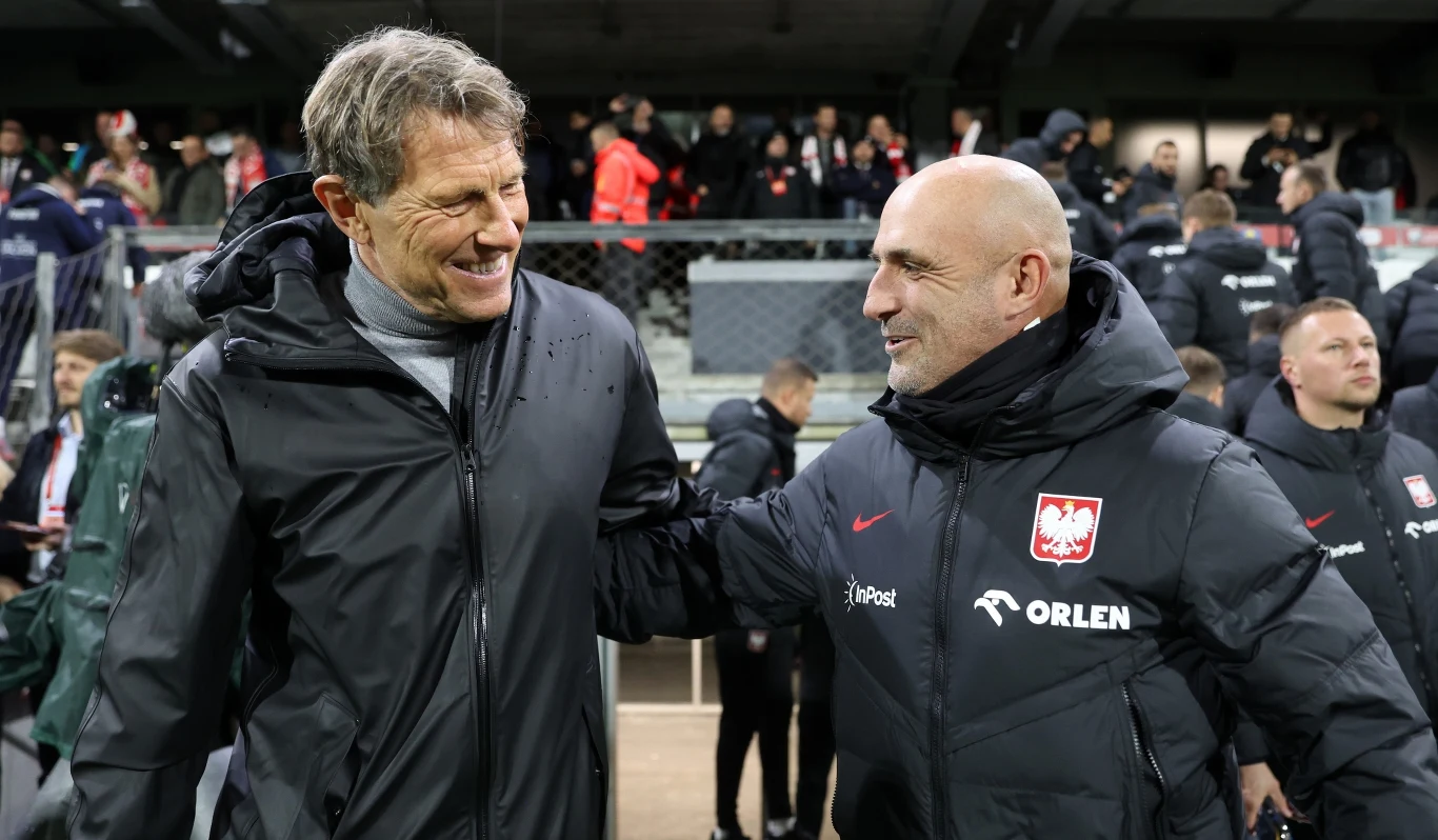 Hakan Ericson (opiekun reprezentacji Wysp Owczych) i Michał Probierz przed meczem. Po końcowym gwizdku zadowolony był tylko polski selekcjoner Hakan Ericson (opiekun reprezentacji Wysp Owczych) i Michał Probierz przed meczem. Po końcowym gwizdku zadowolony był tylko polski selekcjoner