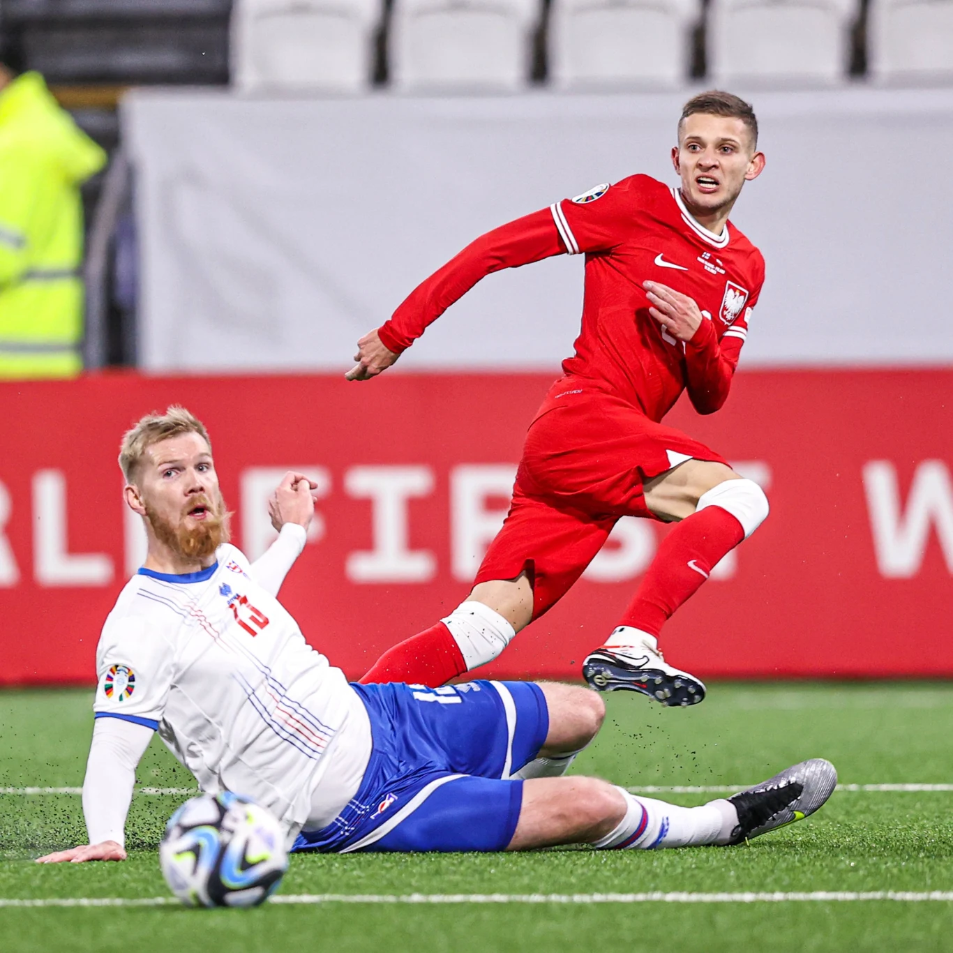 W akcji Sebastian Szymański W akcji Sebastian Szymański