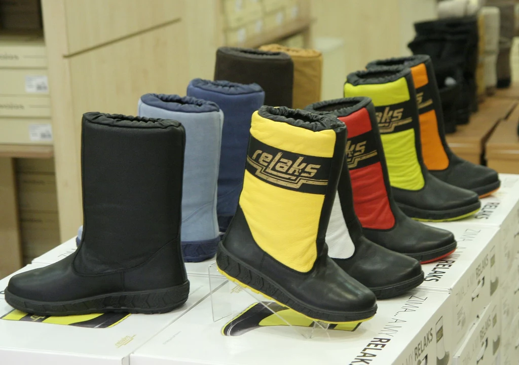 W sklepach obuwniczych często można znaleźć buty zimowe marki Relaks