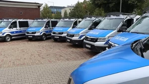 Do policjantów z kilku komend trafiło w sumie 21 nowych radiowozów