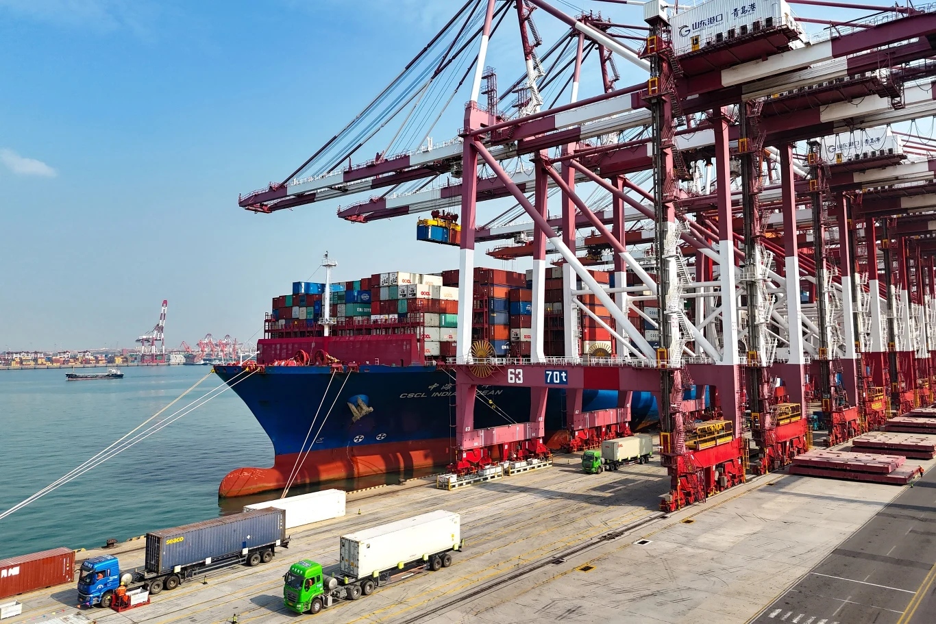 GUS: Import z Chin do Polski w 2025 r. wzrósł o 13,3 proc. rdr Dane o eksporcie w Chinach we wrześniu 2023 r. były lepsze od prognoz. Na zdjęciu kontenerowiec w Qingdao
