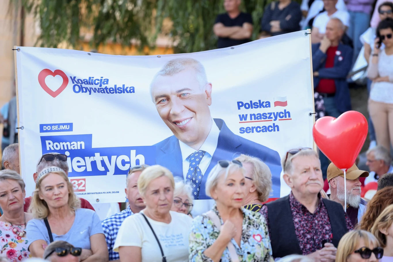 Zdjęcie ze świętokrzyskiego wiecu Donalda Tuska zrobione 15 września