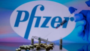 Pfizer czeka na płatność od polskiego rządu za szczepionki.