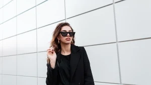 Szukasz marynarki, która optycznie wyszczupla i podkreśla talię? Ten fason będzie idealny