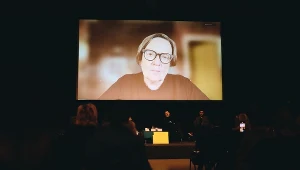 Agnieszka Holland z powodu niespokojnej atmosfery wokół jej osoby połączyła się z festiwalowiczami online