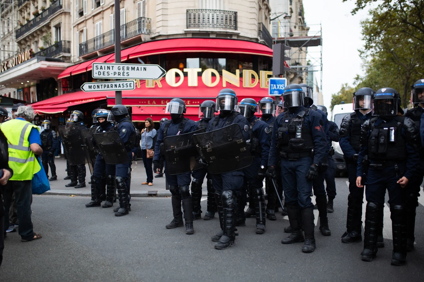 Francja podniosła alert bezpieczeństwa do najwyższego Francja podniosła alert bezpieczeństwa do najwyższego