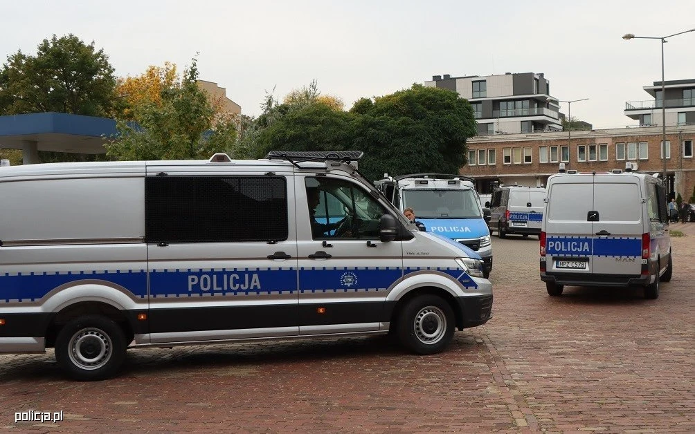 Nowe policyjne radiowozy MAN TGE